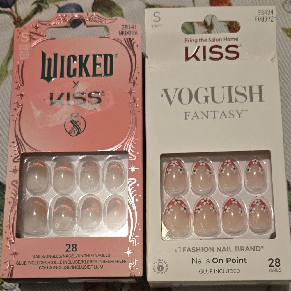 KISS Wicked and Voguish Nail Sets - Pink and White 28 set packs